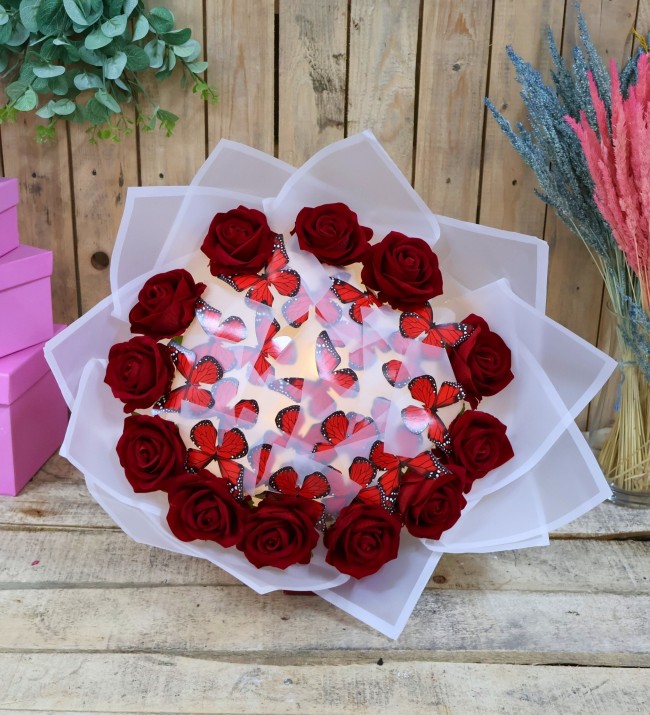 Sevdiklerinize Özel Işıklı Güllü Renkli Kelebek Buketi (Kırmızı)