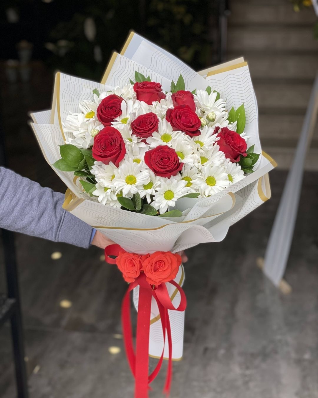 Papatya buketi (9 adet kırmızı gül ile )